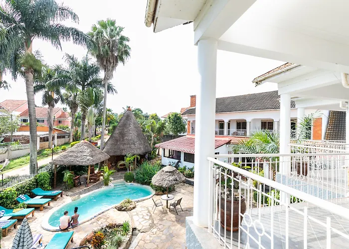 2 Friends Beach Hotel